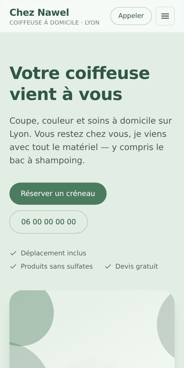 Exemple : le site d'une coiffeuse à domicile, affiché sur un téléphone